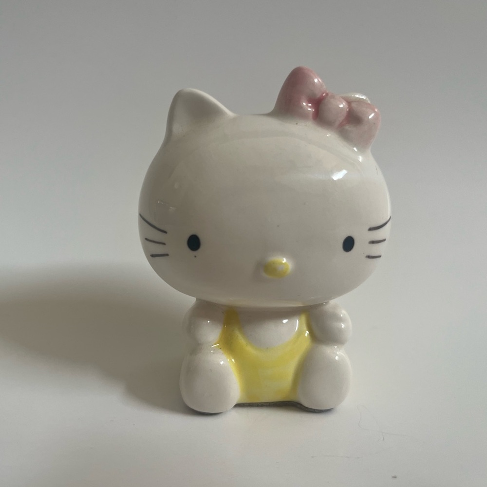 •Vintage 1976 Hello Kitty Mini Ceramic Bank Original Felt & Sticker•